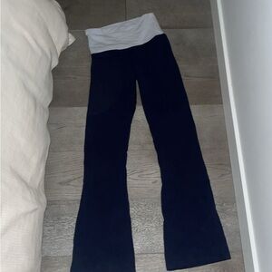 Brandy Melville Navy and White Leggings